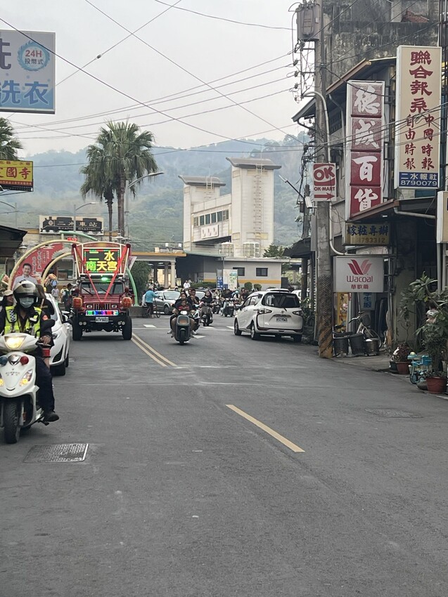 南投車埕火車站：車埕貯木池環湖步道、車埕木業展示館（休館中）、車埕車站、車埕鐵道觀光小學堂、路易莎咖啡、木茶房木桶便當