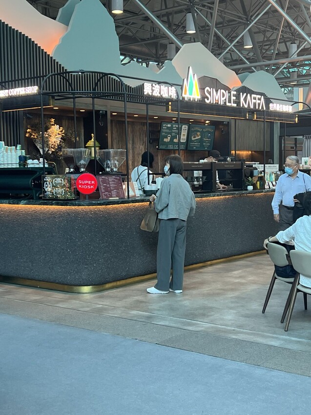 開箱長榮航空商務艙台北飛沖繩那霸