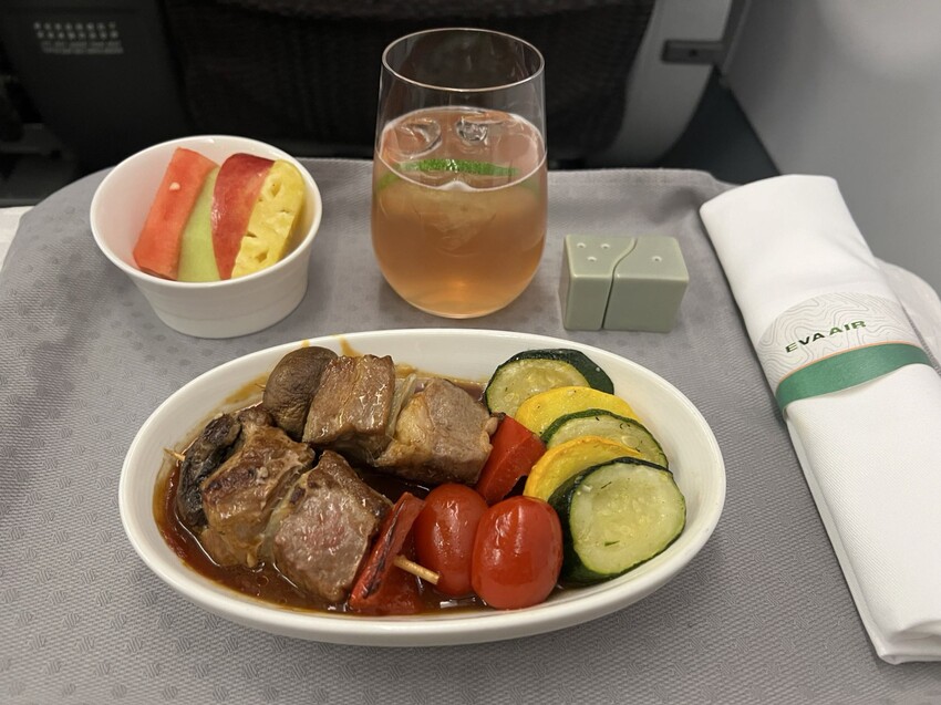 開箱長榮航空商務艙台北飛沖繩那霸