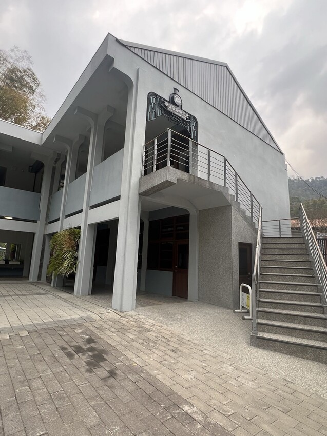 南投車埕火車站：車埕貯木池環湖步道、車埕木業展示館（休館中）、車埕車站、車埕鐵道觀光小學堂、路易莎咖啡、木茶房木桶便當