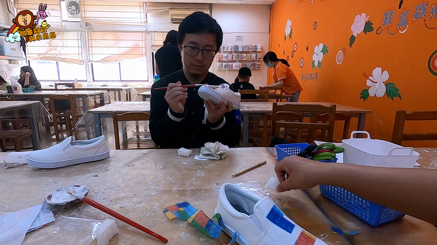 台中市西屯區【親子景點 | 遊記】自己DIY鞋子真有趣，鞋寶觀光工廠
