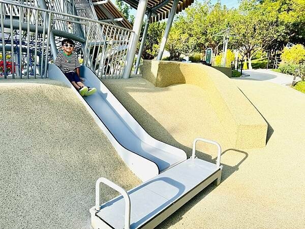 ★台中親子景點推薦★最新特色遊戲場『中央公園--飛行美樂地』