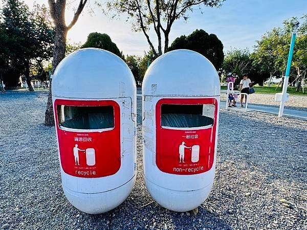 ★台中親子景點推薦★最新特色遊戲場『中央公園--飛行美樂地』