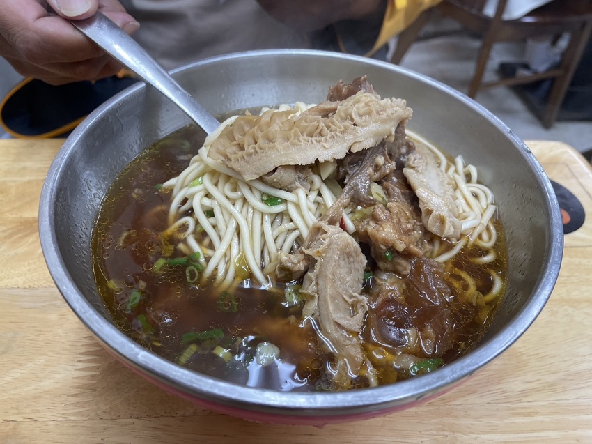 萬年大樓-老山東家常牛肉麵⭐️⭐️⭐️⭐️⭐️