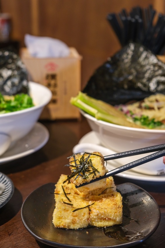 台中市西區香菜控快來台中勤美的「橫杉拉麵」實現香菜自由