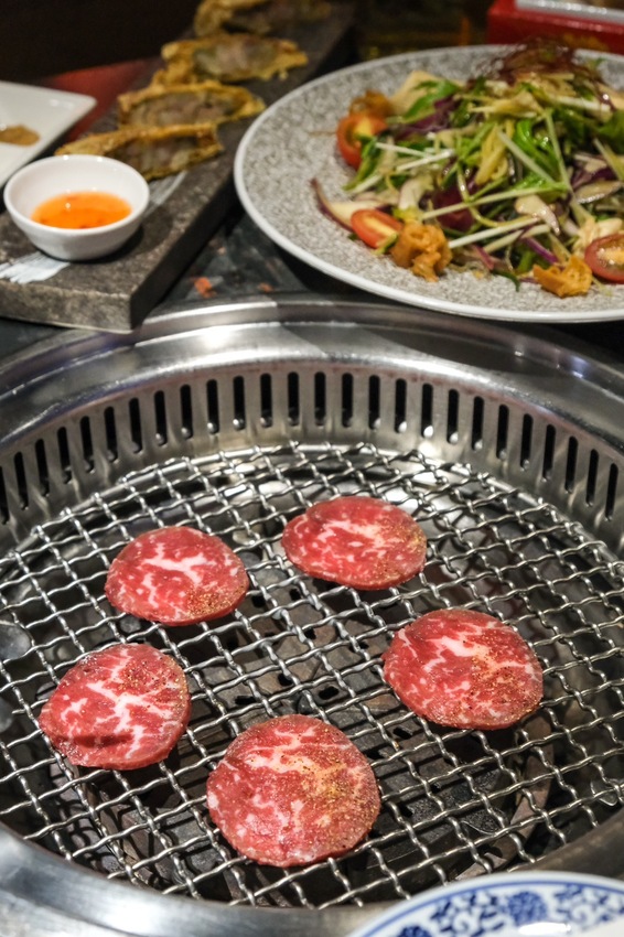 宮廷風特色燒肉在這「墨妃家京品燒肉」提供道具、服裝免費讓你穿搭拍照