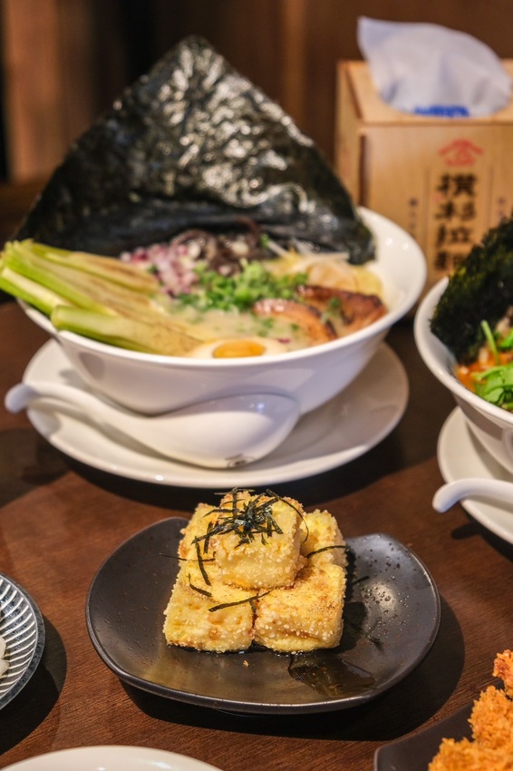 台中市西區香菜控快來台中勤美的「橫杉拉麵」實現香菜自由