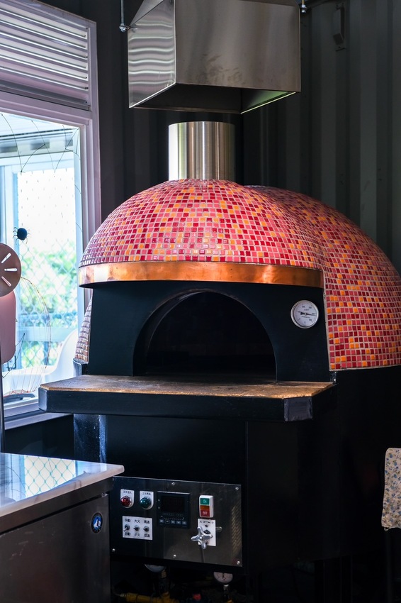 桃園市龍潭區巷弄裡的貨櫃窯烤披薩「村窯」