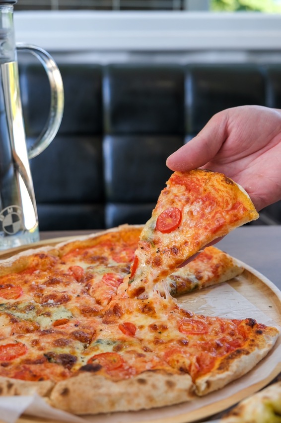 桃園市龍潭區巷弄裡的貨櫃窯烤披薩「村窯」