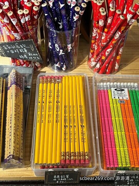 宜蘭縣五結鄉【宜蘭五結】「來玉兔鉛筆學校上學趣 ，親子景點推薦，導覽+鉛筆DIY，繪製屬於自己獨一無二的鉛筆（有獎徵