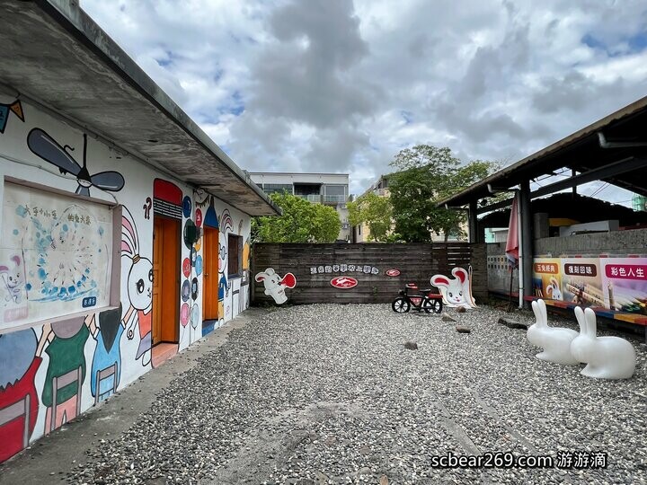 宜蘭縣五結鄉【宜蘭五結】「來玉兔鉛筆學校上學趣 ，親子景點推薦，導覽+鉛筆DIY，繪製屬於自己獨一無二的鉛筆（有獎徵