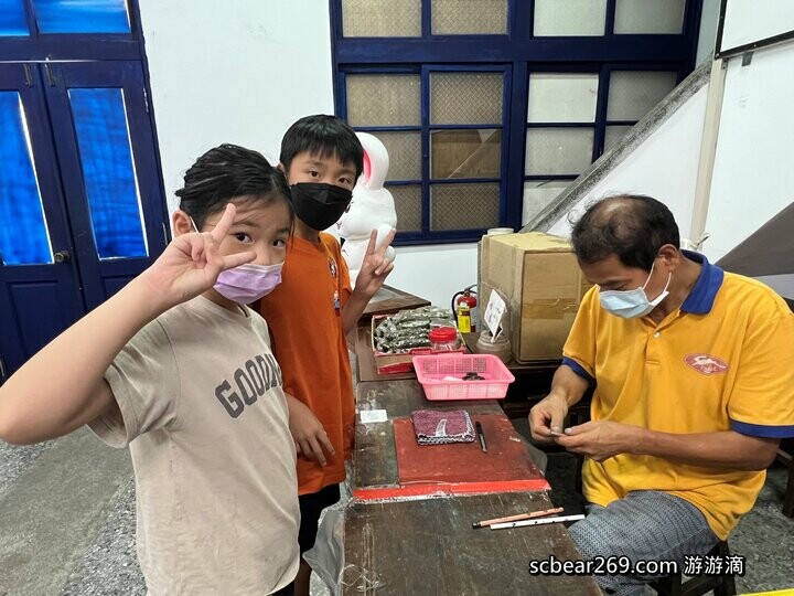 宜蘭縣五結鄉【宜蘭五結】「來玉兔鉛筆學校上學趣 ，親子景點推薦，導覽+鉛筆DIY，繪製屬於自己獨一無二的鉛筆（有獎徵