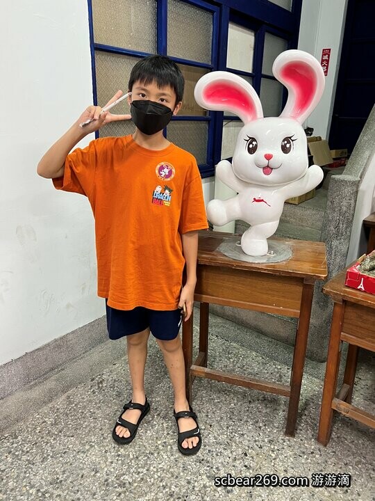 宜蘭縣五結鄉【宜蘭五結】「來玉兔鉛筆學校上學趣 ，親子景點推薦，導覽+鉛筆DIY，繪製屬於自己獨一無二的鉛筆（有獎徵