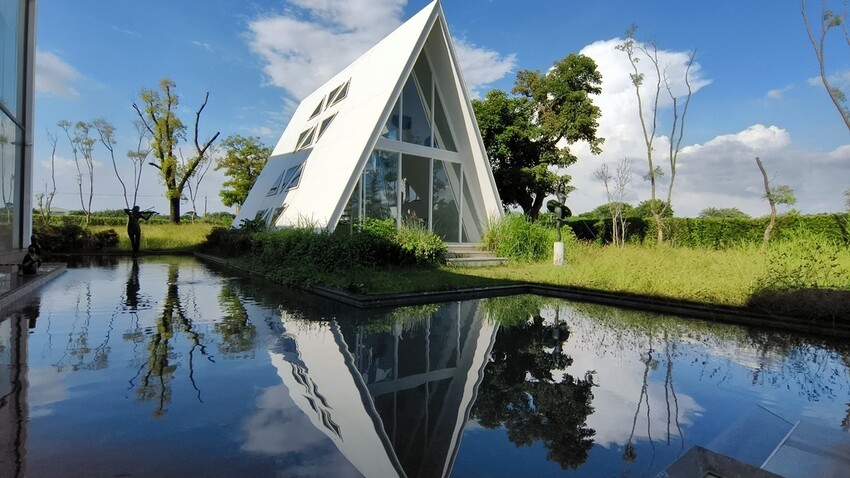 台南市善化區【台南善化】超夢幻景點「御飯糰玻璃屋」|宛若身處於純淨夢幻的林園中|