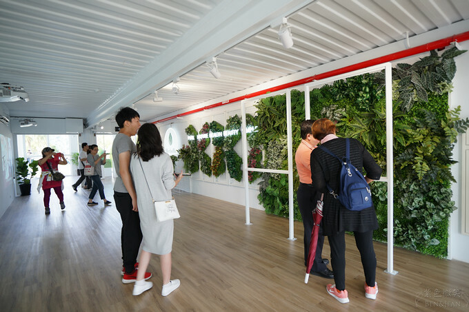 宜蘭縣礁溪鄉宜蘭台塑觀光工廠Herbelle》龍潭湖畔悠活園區，純白貨櫃景觀咖啡，順遊龍潭湖大溜滑梯、吃臭豆腐~玩