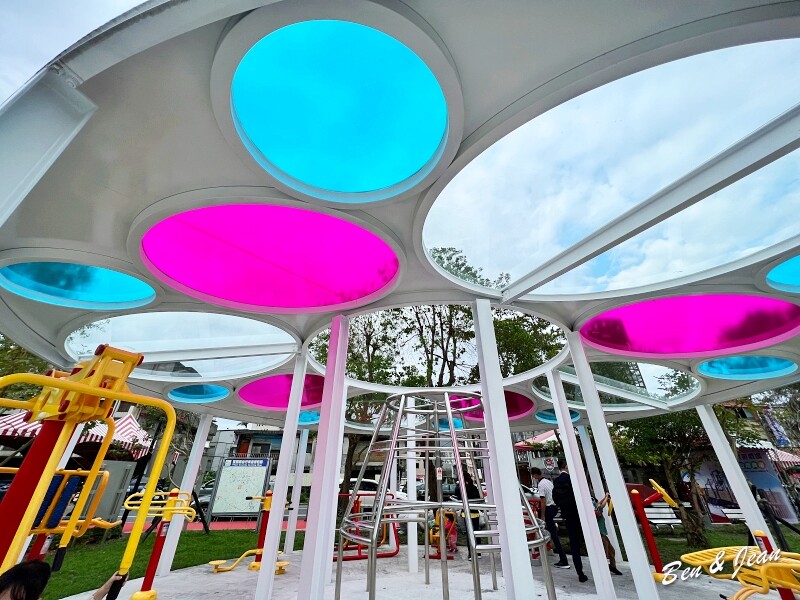 宜蘭縣羅東鎮羅東九號公園》船型木造親子共融遊樂場、草坪磨石子溜滑梯、圓頂體健設施、噴水池、鞦韆單槓遊戲場~免費景