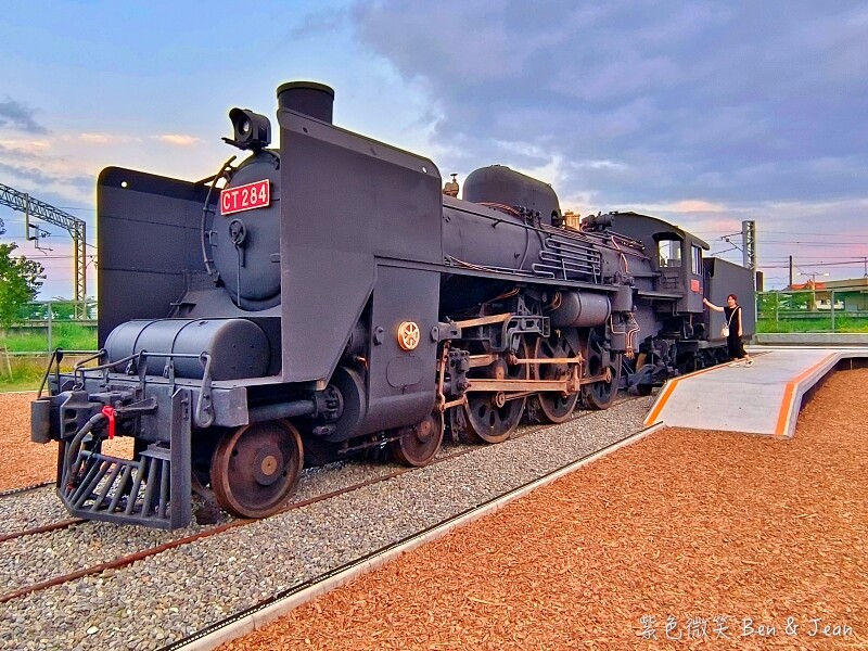 宜蘭縣宜蘭市宜蘭運動公園兒童遊戲區 ​》宜蘭運動公園戰艦溜滑梯，機器人鞦韆、大榕樹、大草坪、大砂池真好玩