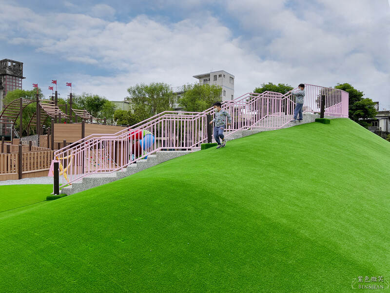 宜蘭縣羅東鎮羅東九號公園》船型木造親子共融遊樂場、草坪磨石子溜滑梯、圓頂體健設施、噴水池、鞦韆單槓遊戲場~免費景