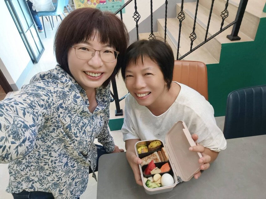 開箱。MASIONS 美心 Deluxe KAKO 卡扣式便當盒、外帶餐盒、分層分隔、可微波！ - 快樂的過每一天