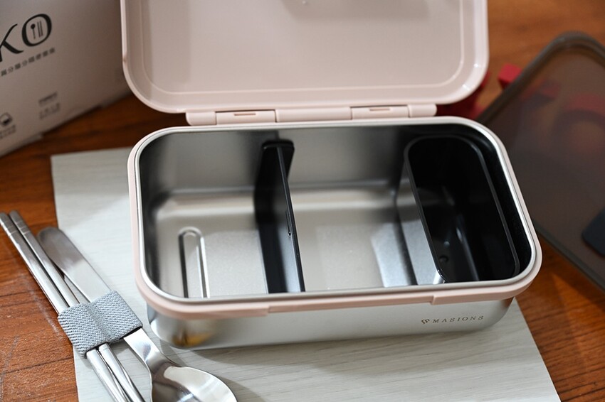 開箱。MASIONS 美心 Deluxe KAKO 卡扣式便當盒、外帶餐盒、分層分隔、可微波！ - 快樂的過每一天