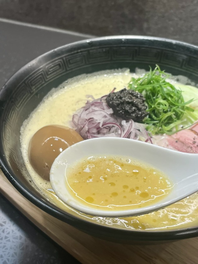 麵屋清流-近茄苳腳公車站的拉麵專門店,無預約只能現場排隊,可免費加麵/飯各一次,推松露蕈菇雞白湯d=====( ̄▽ ̄*)b