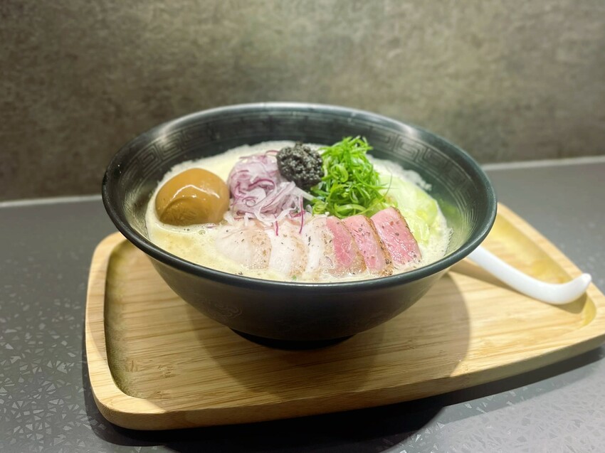 麵屋清流-近茄苳腳公車站的拉麵專門店,無預約只能現場排隊,可免費加麵/飯各一次,推松露蕈菇雞白湯d=====( ̄▽ ̄*)b