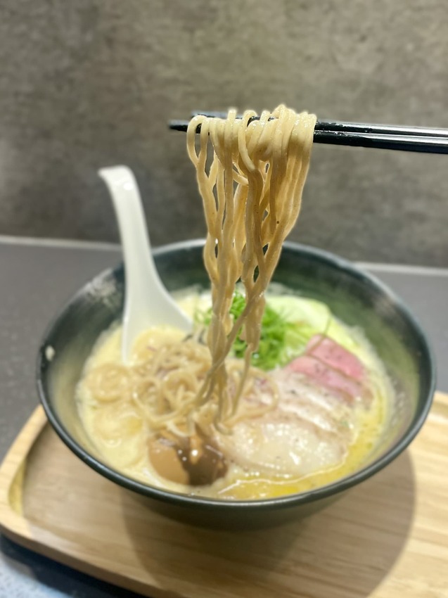 麵屋清流-近茄苳腳公車站的拉麵專門店,無預約只能現場排隊,可免費加麵/飯各一次,推松露蕈菇雞白湯d=====( ̄▽ ̄*)b