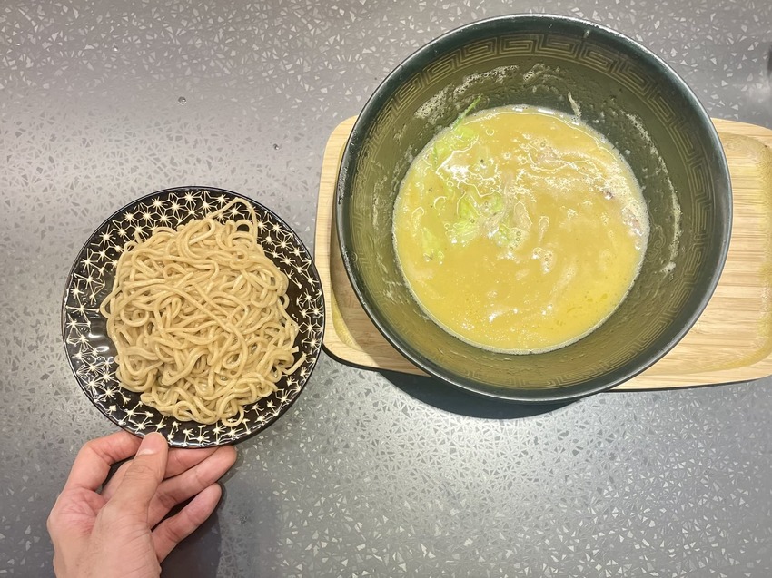 麵屋清流-近茄苳腳公車站的拉麵專門店,無預約只能現場排隊,可免費加麵/飯各一次,推松露蕈菇雞白湯d=====( ̄▽ ̄*)b