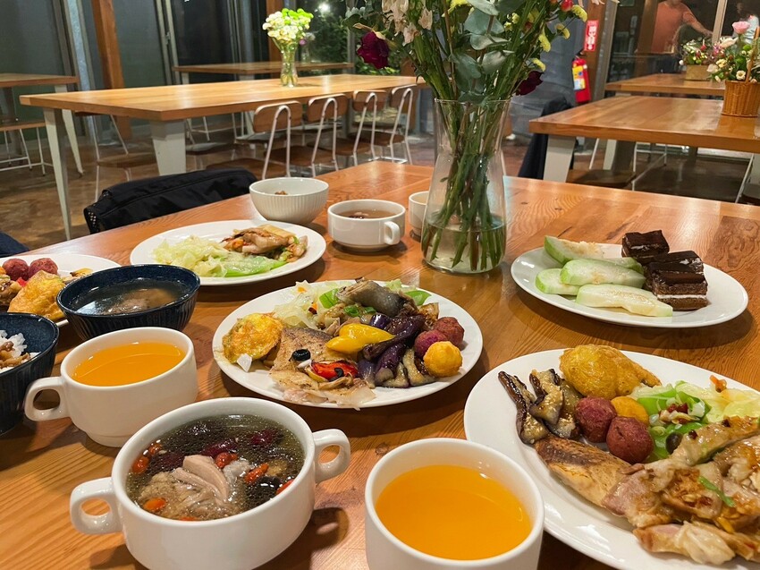 南投縣鹿谷鄉南投縣鹿谷鄉森語慢步的心靈旅途｜南投鹿谷鳳凰‧森之鳴 超寬敞綠建築木屋、一泊二食玻璃霧屋與夜間生態導覽。