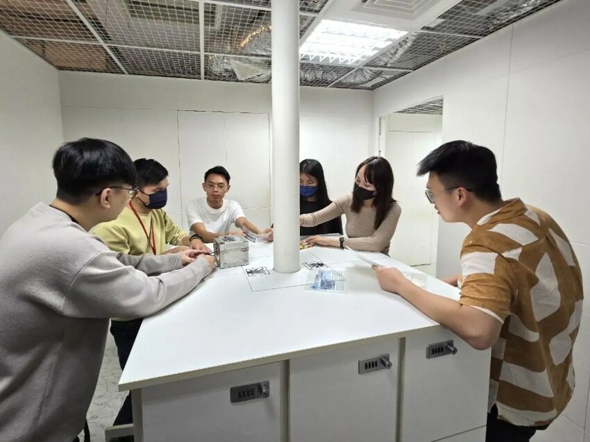 Escapeholics密室逃脫 中山國小店｜兩個人就能玩的密室逃脫！當月壽星半價超殺優惠！學生全團8折優惠！台北密室逃脫推薦、新竹密室逃脫推薦 - 佛系旅遊筆記