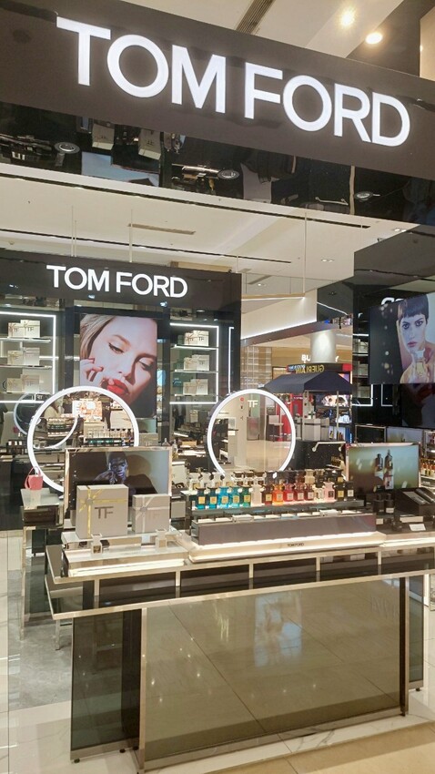 彩妝| 高雄漢神巨蛋TOM FORD聖誕節眼部彩妝體驗,︀聖誕閃閃迷濛的質感眼妝