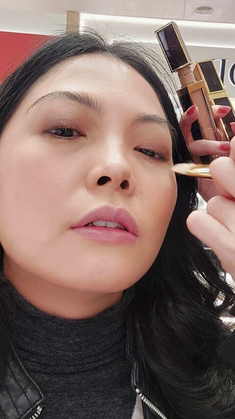 彩妝| 高雄漢神巨蛋TOM FORD聖誕節眼部彩妝體驗,︀聖誕閃閃迷濛的質感眼妝