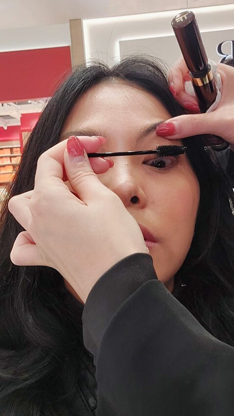 彩妝| 高雄漢神巨蛋TOM FORD聖誕節眼部彩妝體驗,︀聖誕閃閃迷濛的質感眼妝