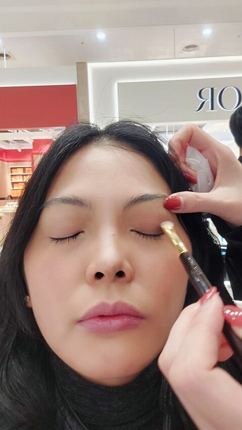 彩妝| 高雄漢神巨蛋TOM FORD聖誕節眼部彩妝體驗,︀聖誕閃閃迷濛的質感眼妝