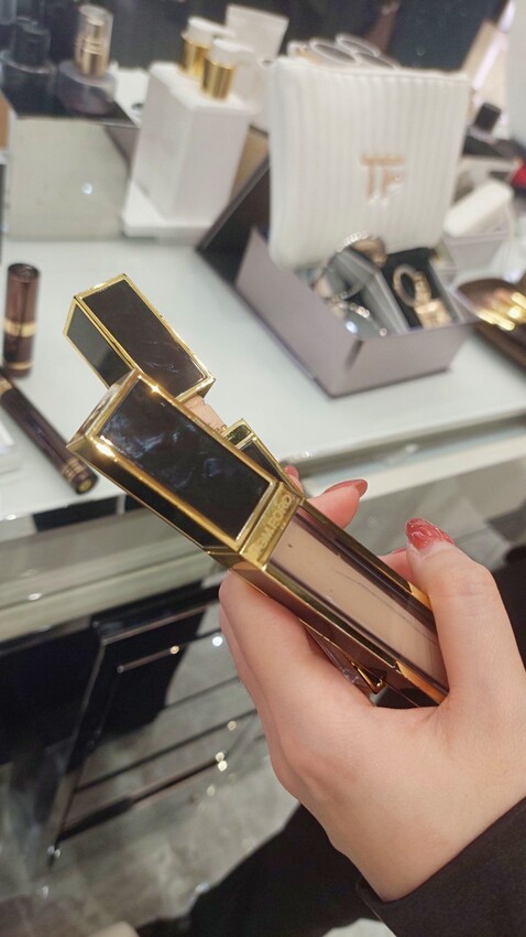 彩妝| 高雄漢神巨蛋TOM FORD聖誕節眼部彩妝體驗,︀聖誕閃閃迷濛的質感眼妝