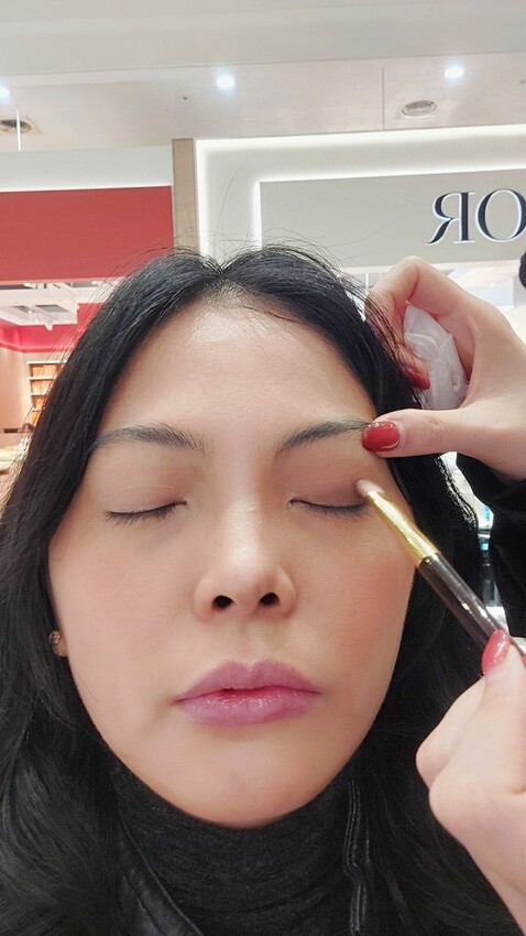 彩妝| 高雄漢神巨蛋TOM FORD聖誕節眼部彩妝體驗,︀聖誕閃閃迷濛的質感眼妝