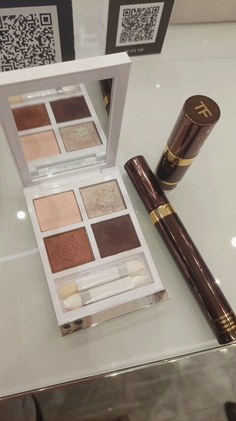 彩妝| 高雄漢神巨蛋TOM FORD聖誕節眼部彩妝體驗,︀聖誕閃閃迷濛的質感眼妝