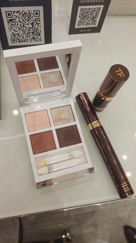 彩妝| 高雄漢神巨蛋TOM FORD聖誕節眼部彩妝體驗,︀聖誕閃閃迷濛的質感眼妝