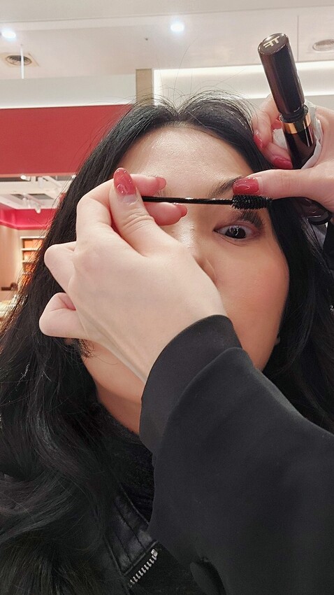 彩妝| 高雄漢神巨蛋TOM FORD聖誕節眼部彩妝體驗,︀聖誕閃閃迷濛的質感眼妝