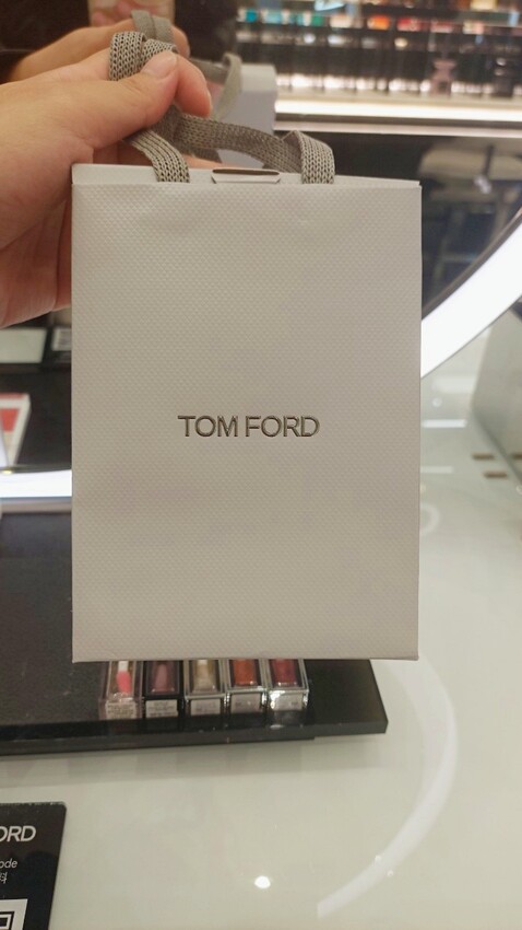 彩妝| 高雄漢神巨蛋TOM FORD聖誕節眼部彩妝體驗,︀聖誕閃閃迷濛的質感眼妝