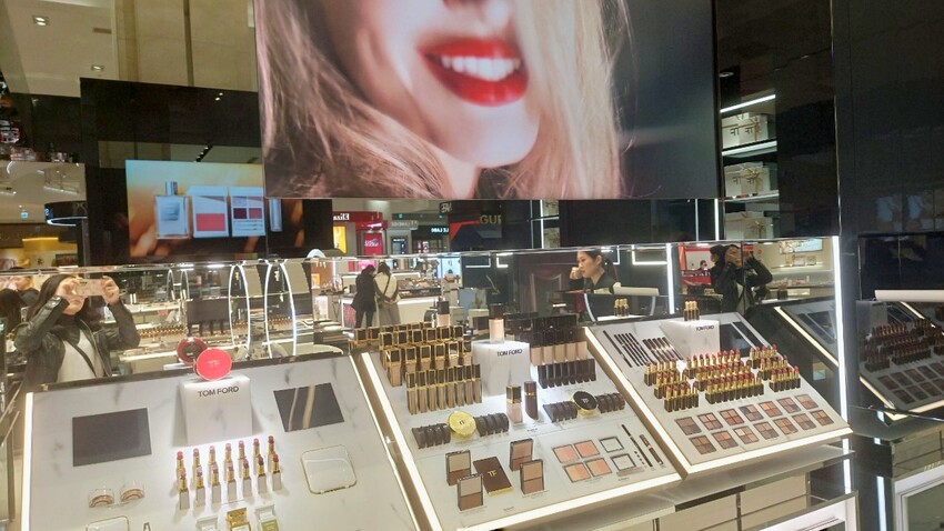 彩妝| 高雄漢神巨蛋TOM FORD聖誕節眼部彩妝體驗,︀聖誕閃閃迷濛的質感眼妝