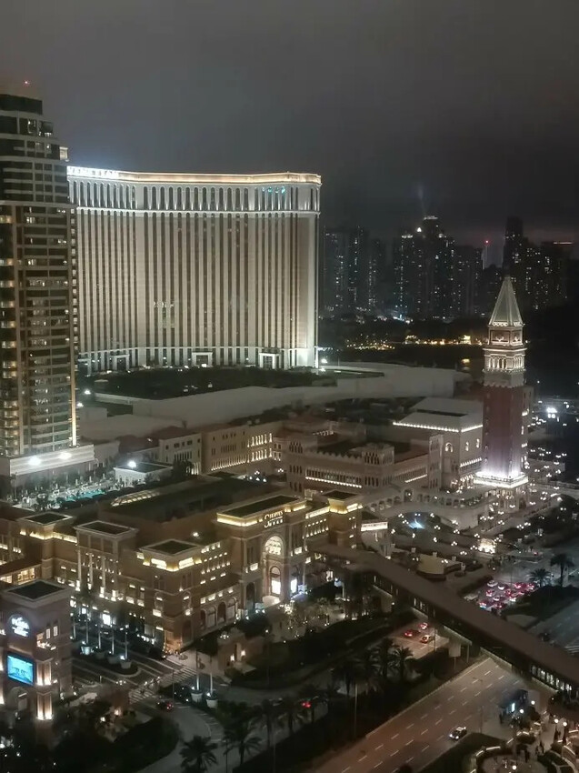 探索澳門小拉斯維加斯魅力!永利皇宮水舞、免費纜車體驗與必吃葡式蛋塔。