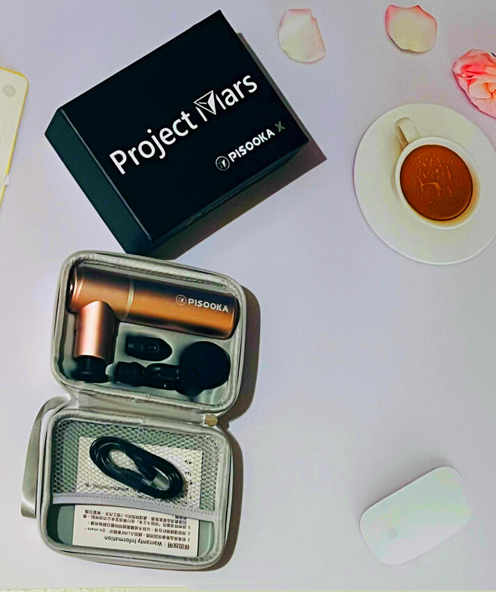 筋膜槍推薦！筋膜槍專家～火星計畫，Pisooka X 肌肉放鬆迷你輕量筋膜槍，小巧精緻攜帶方便，4組轉換頭使用好舒服！【筋膜槍】