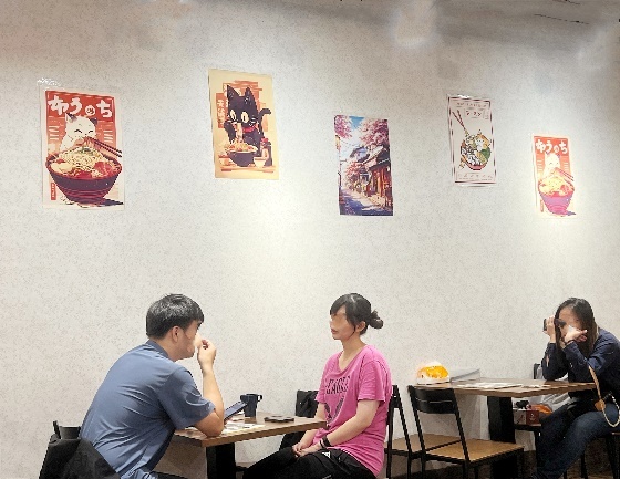 新北市板橋區【板橋美食】拉麵控必吃，駟阪麵屋-雞白湯拉麵，難忘濃香的湯頭，可無限續麵，大胃王快來挑戰，鮮嫩炸豬排【新北美食】板橋車站餐廳