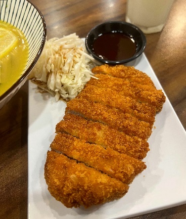 新北市板橋區【板橋美食】拉麵控必吃，駟阪麵屋-雞白湯拉麵，難忘濃香的湯頭，可無限續麵，大胃王快來挑戰，鮮嫩炸豬排【新北美食】板橋車站餐廳