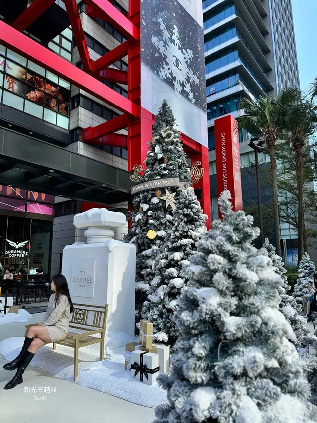 台北信義區必拍《香奈兒雪白聖誕幻境》夢幻場景就在新光三越A8 台北信義區必拍《香奈兒雪白聖誕幻境》夢幻場景就在新光三越A8