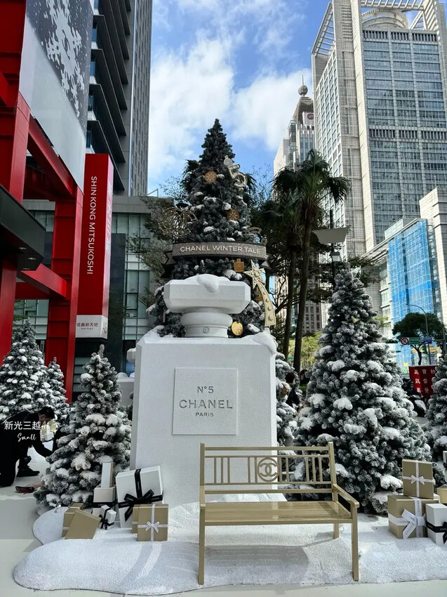 台北信義區必拍《香奈兒雪白聖誕幻境》夢幻場景就在新光三越A8 台北信義區必拍《香奈兒雪白聖誕幻境》夢幻場景就在新光三越A8