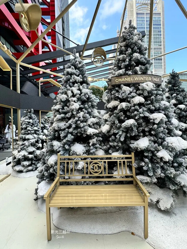 台北信義區必拍《香奈兒雪白聖誕幻境》夢幻場景就在新光三越A8 台北信義區必拍《香奈兒雪白聖誕幻境》夢幻場景就在新光三越A8