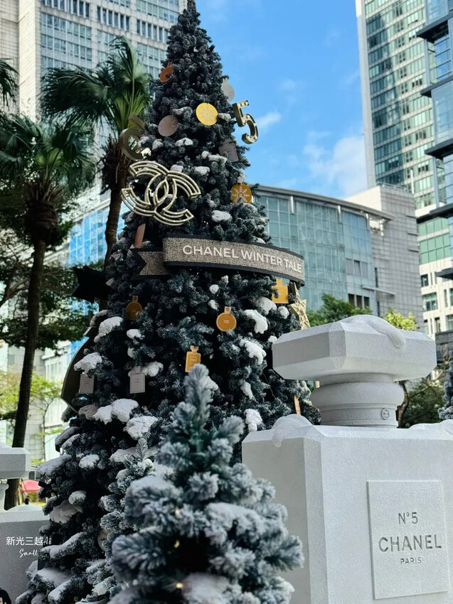 台北信義區必拍《香奈兒雪白聖誕幻境》夢幻場景就在新光三越A8 台北信義區必拍《香奈兒雪白聖誕幻境》夢幻場景就在新光三越A8