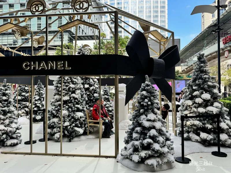 台北信義區必拍《香奈兒雪白聖誕幻境》夢幻場景就在新光三越A8 台北信義區必拍《香奈兒雪白聖誕幻境》夢幻場景就在新光三越A8